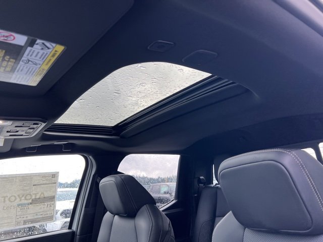 Vehicle image 18 of 34