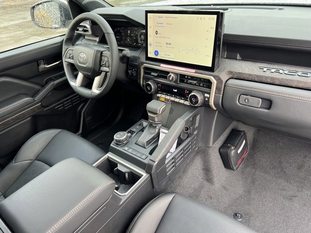 Vehicle image 15 of 34