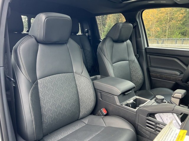 Vehicle image 14 of 34