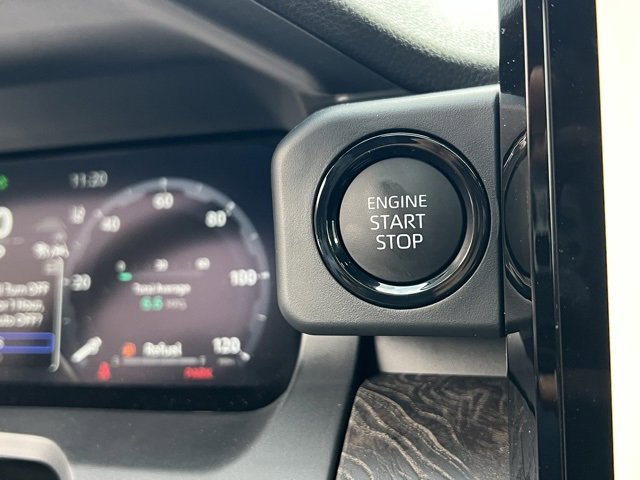 Vehicle image 25 of 34