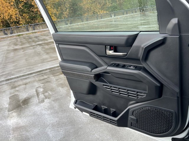 Vehicle image 19 of 34