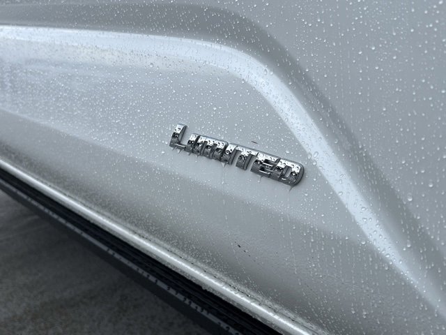 Vehicle image 6 of 34