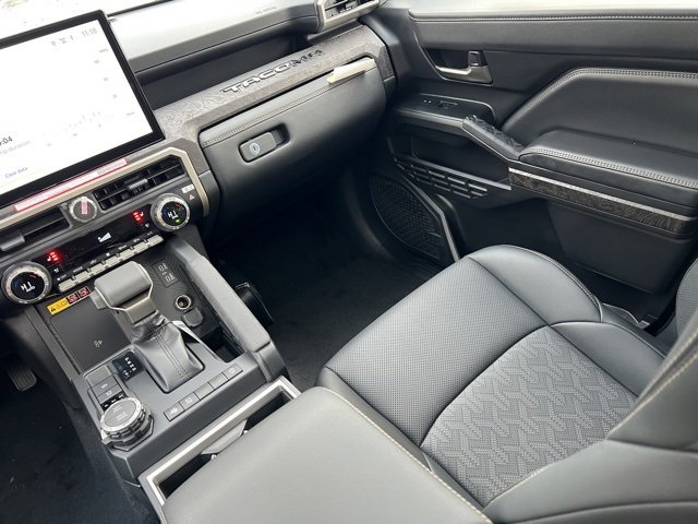 Vehicle image 11 of 34