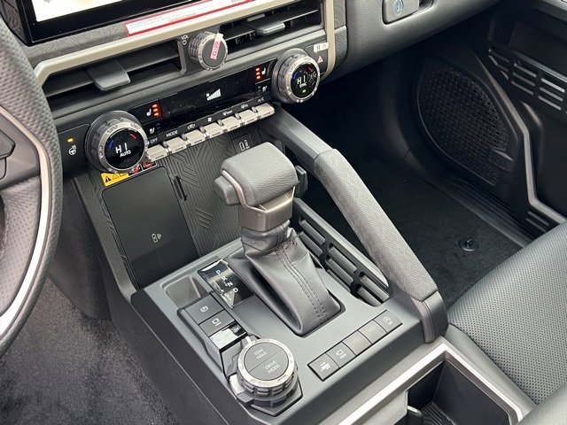 Vehicle image 26 of 34