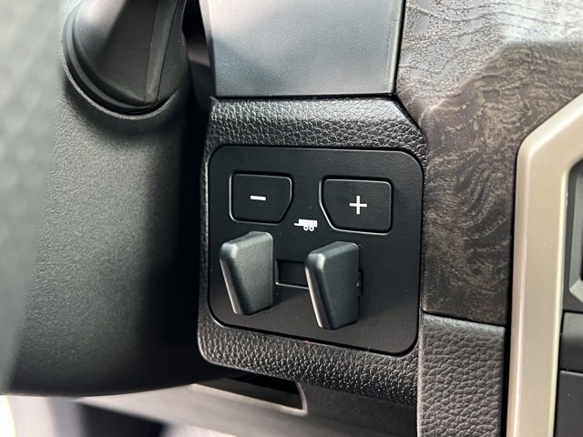 Vehicle image 24 of 34