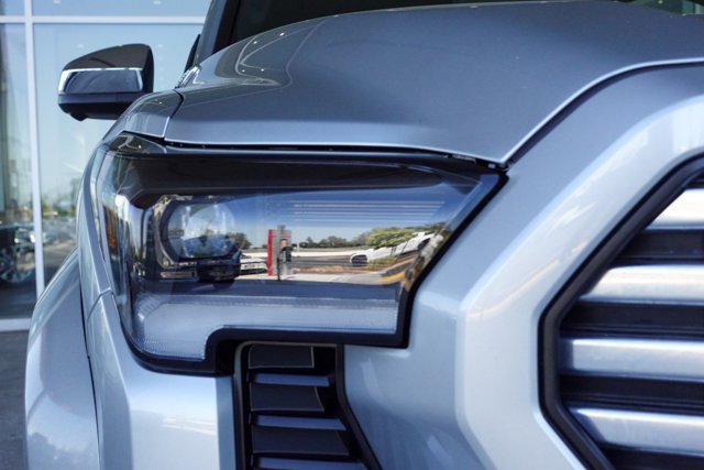 Vehicle image 27 of 30