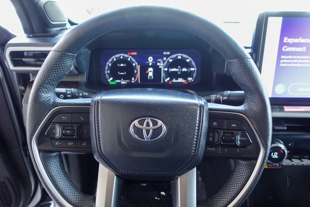 Vehicle image 14 of 30