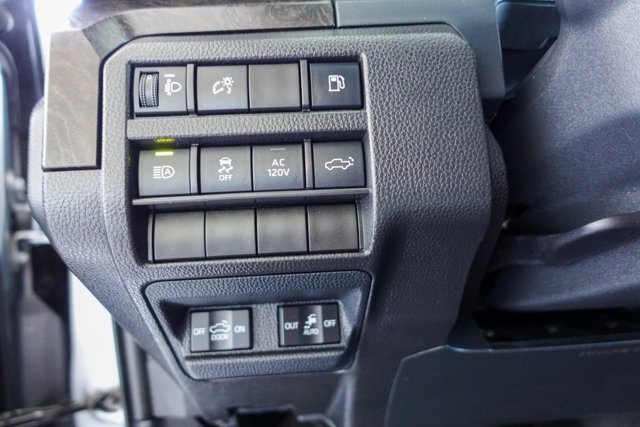 Vehicle image 21 of 30