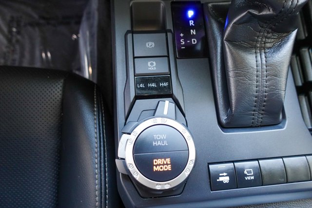 Vehicle image 23 of 30