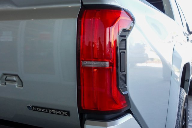 Vehicle image 28 of 30