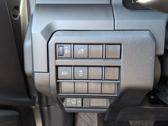 Vehicle image 15 of 24