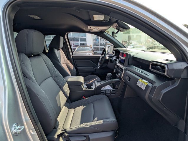 Vehicle image 7 of 24