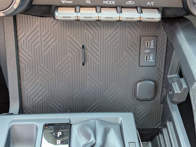 Vehicle image 20 of 24