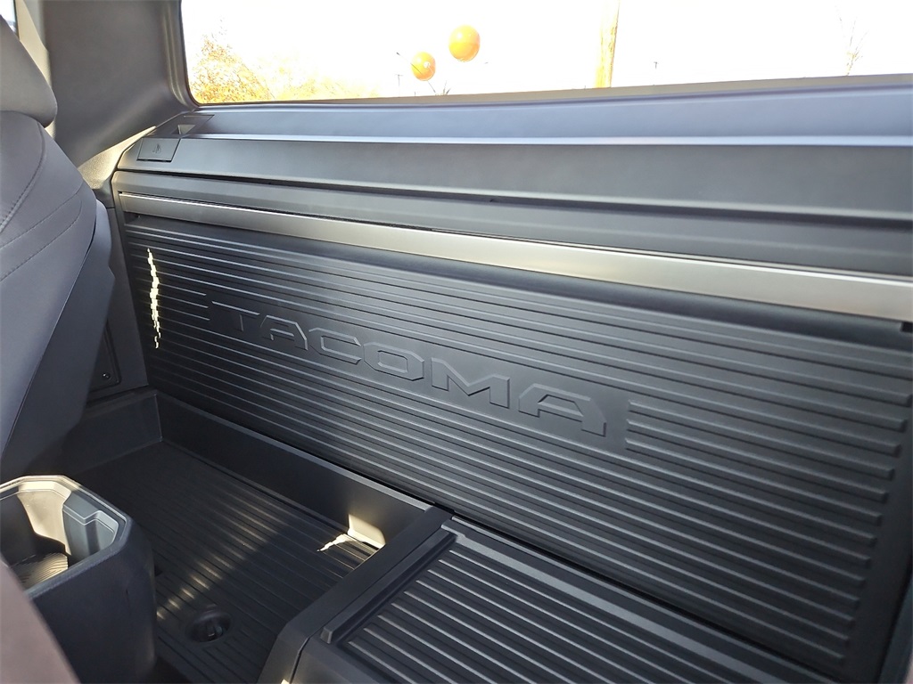 Vehicle image 7 of 12