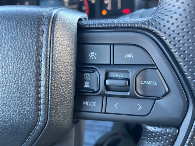 Vehicle image 18 of 24