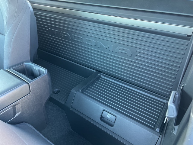 Vehicle image 13 of 24