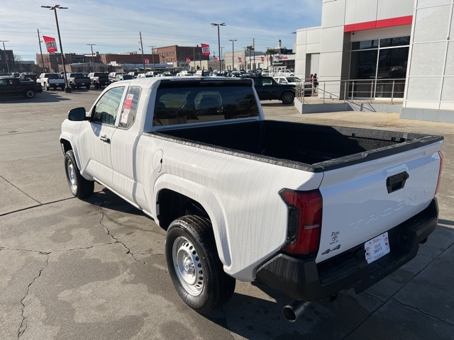 Vehicle image 7 of 24