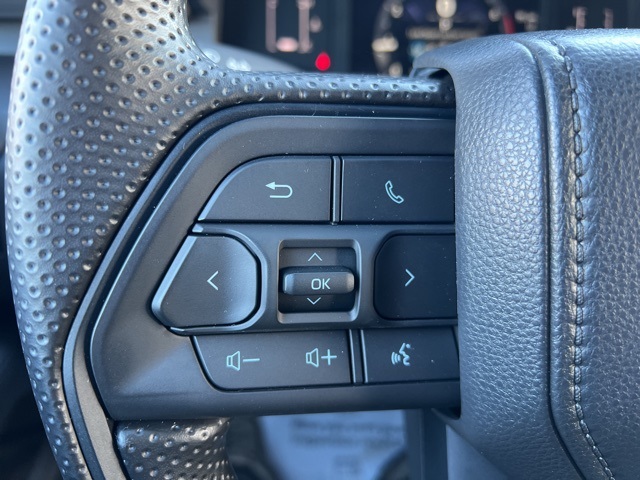 Vehicle image 17 of 24
