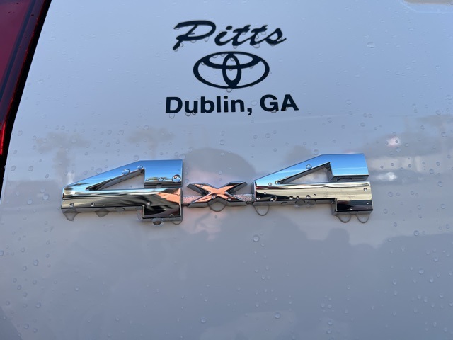 Vehicle image 10 of 24