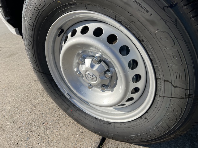 Vehicle image 11 of 24