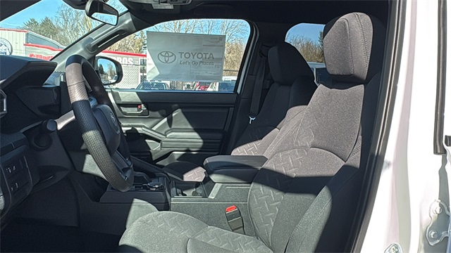Vehicle image 16 of 26