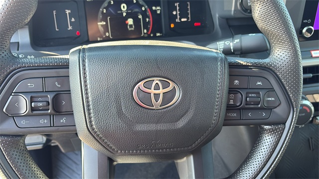 Vehicle image 14 of 26