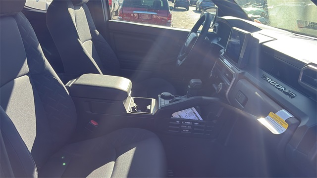 Vehicle image 25 of 26