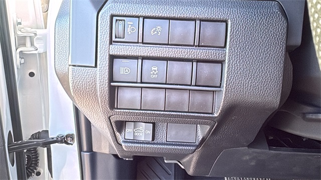 Vehicle image 15 of 26