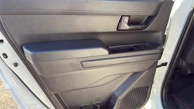 Vehicle image 21 of 26