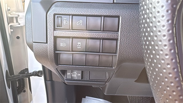 Vehicle image 17 of 29