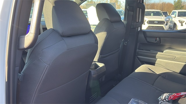 Vehicle image 21 of 29