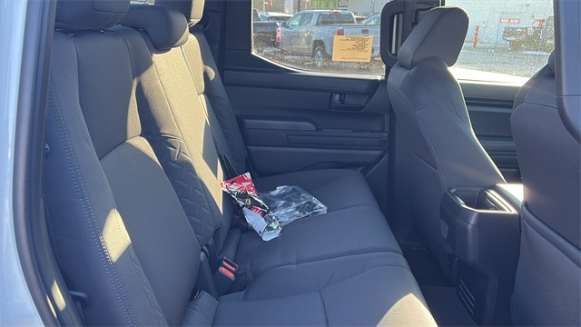Vehicle image 25 of 29