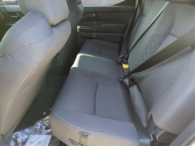 Vehicle image 16 of 18