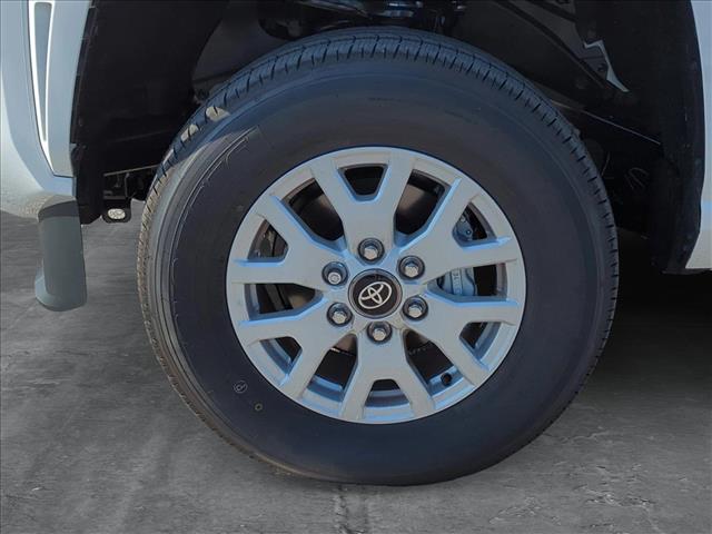 Vehicle image 10 of 18