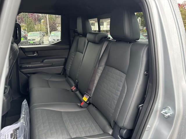Vehicle image 11 of 20