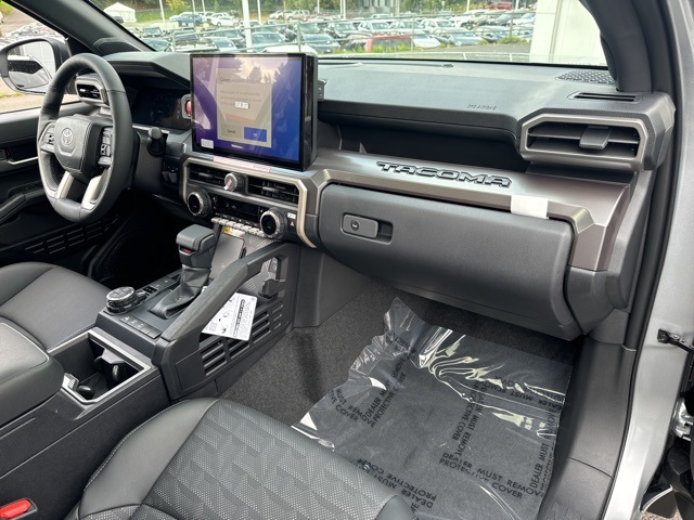 Vehicle image 21 of 23