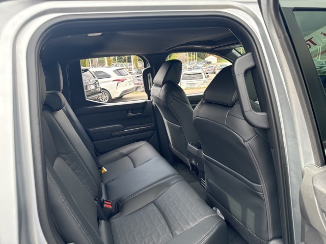 Vehicle image 13 of 23