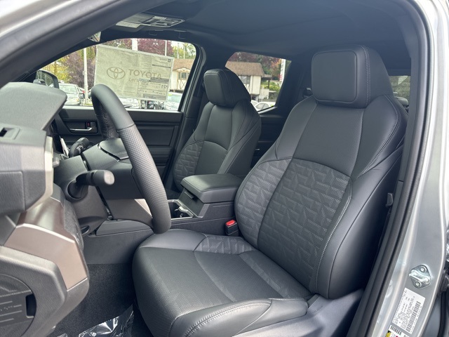 Vehicle image 11 of 23