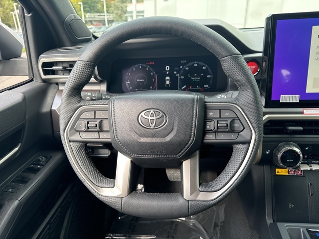 Vehicle image 17 of 23