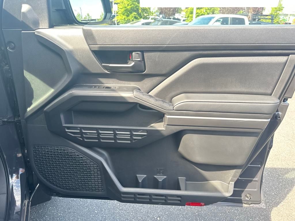 Vehicle image 13 of 28