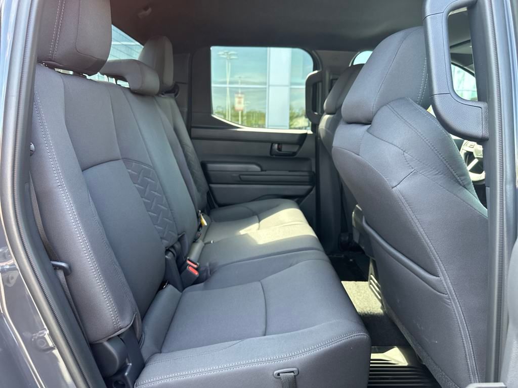 Vehicle image 14 of 28