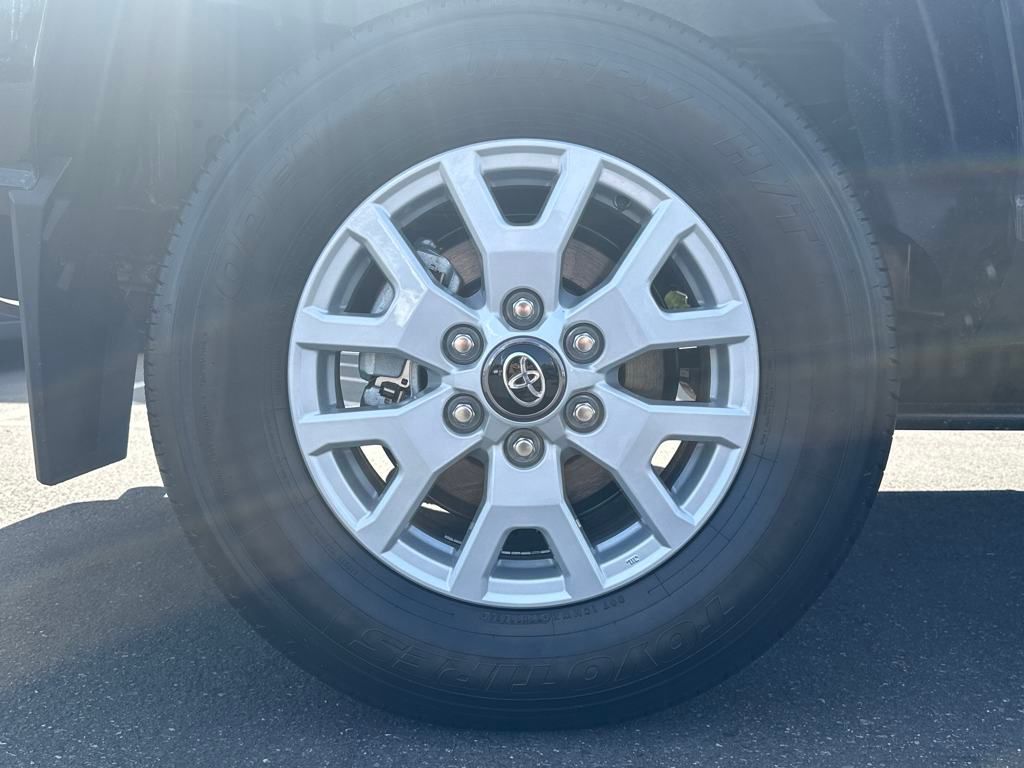 Vehicle image 11 of 28