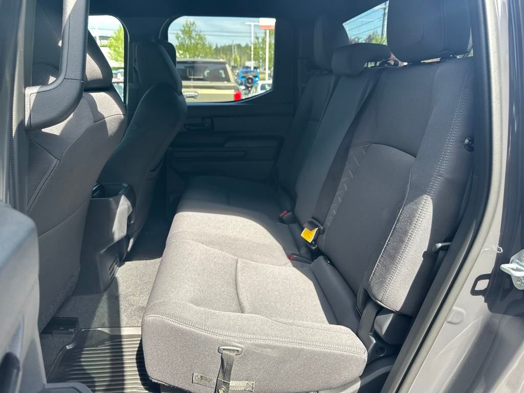 Vehicle image 18 of 28