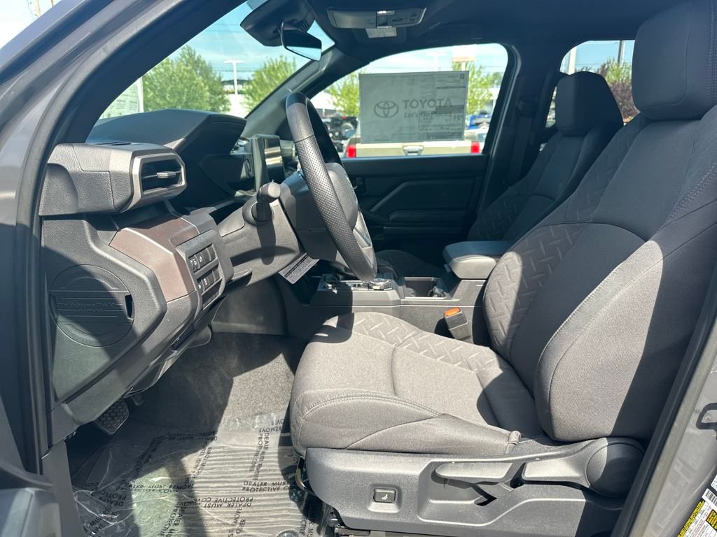 Vehicle image 17 of 28