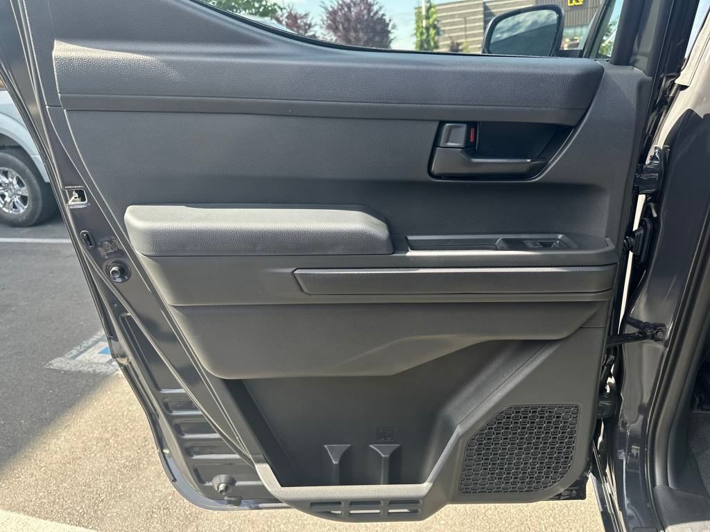 Vehicle image 22 of 28
