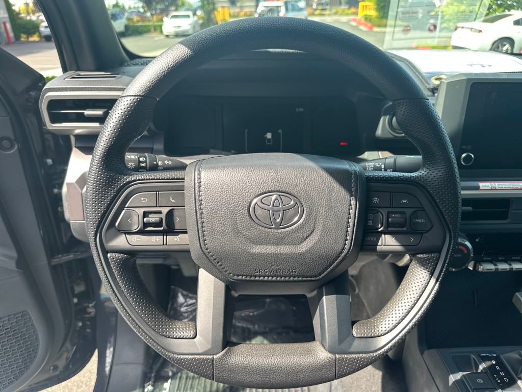 Vehicle image 25 of 28