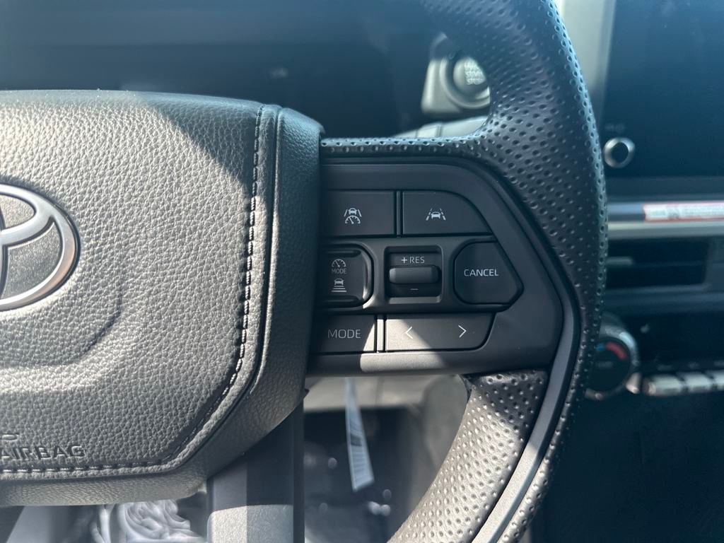 Vehicle image 26 of 28