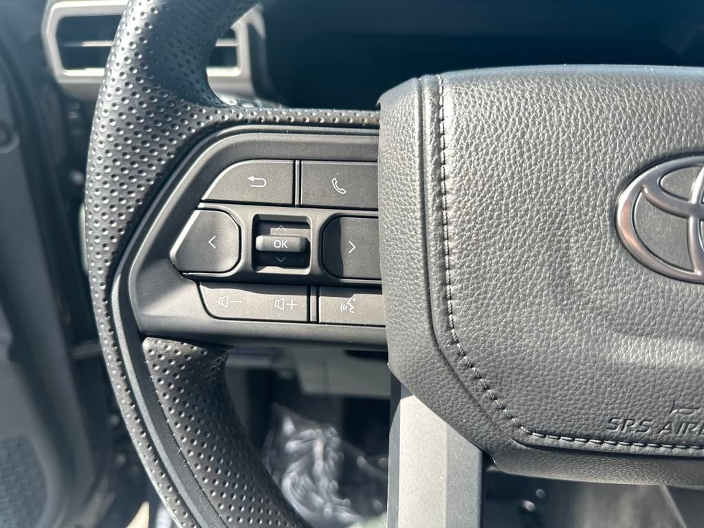Vehicle image 27 of 28