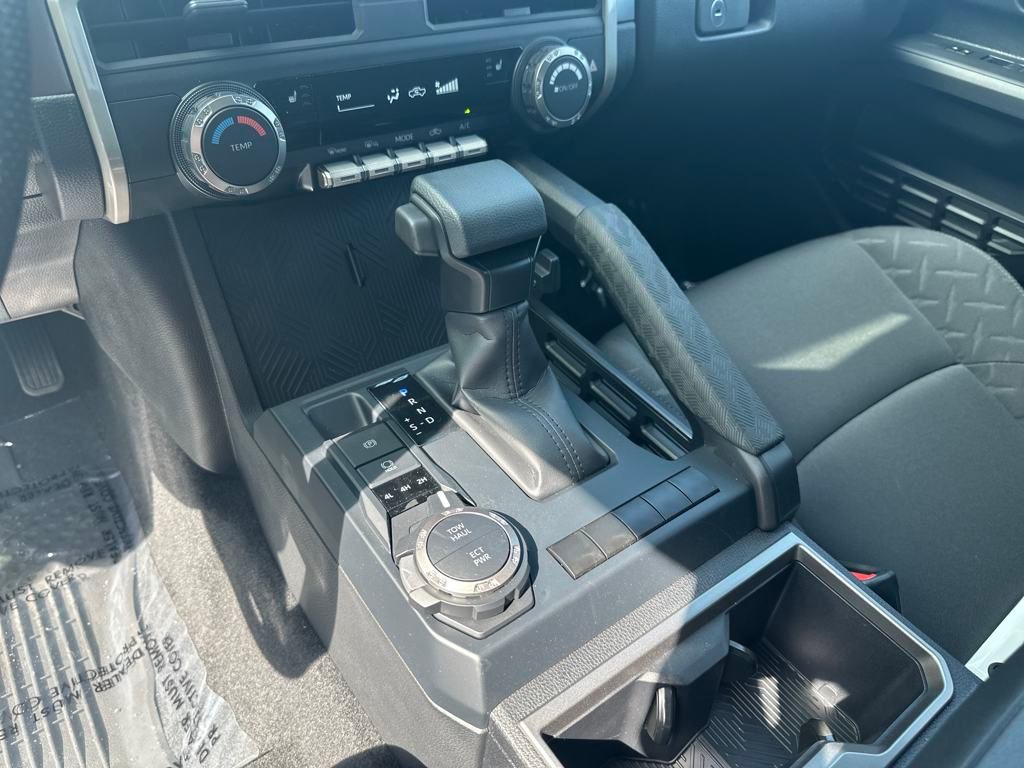 Vehicle image 21 of 28