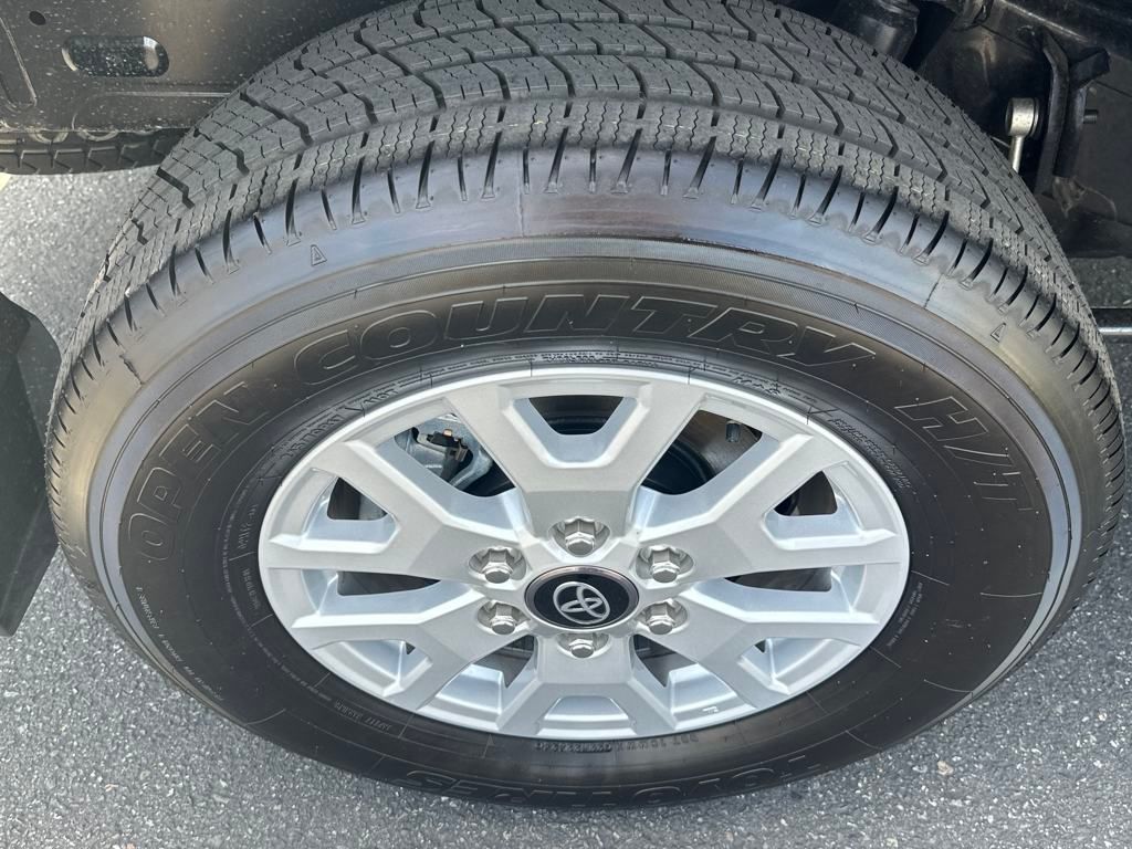 Vehicle image 10 of 28